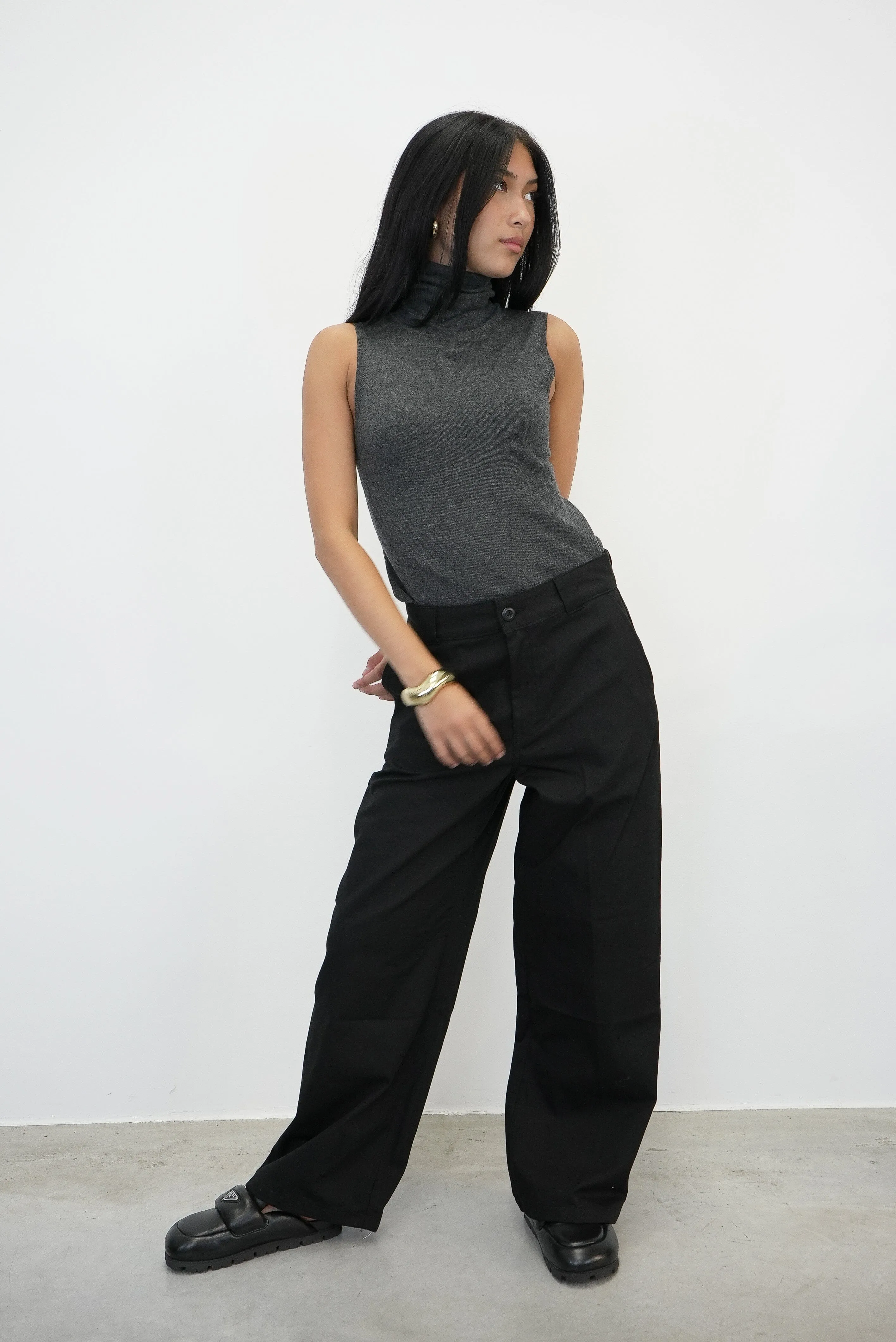 KAYLA SLEEVELESS KNIT IN CHARCOAL