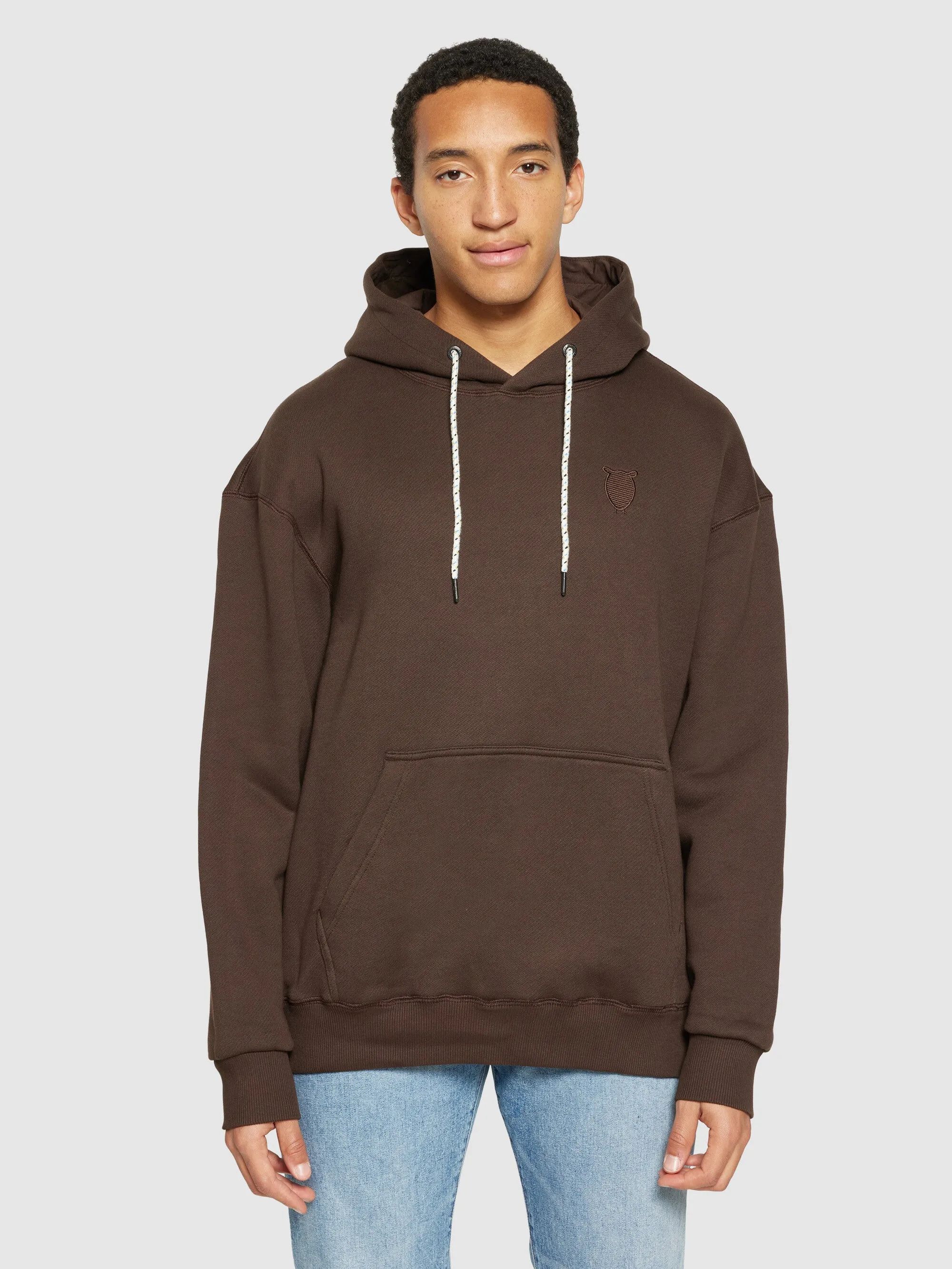 Loose fit hood kangaroo pocket sweat with embroidery at chest - Demitasse (brown)