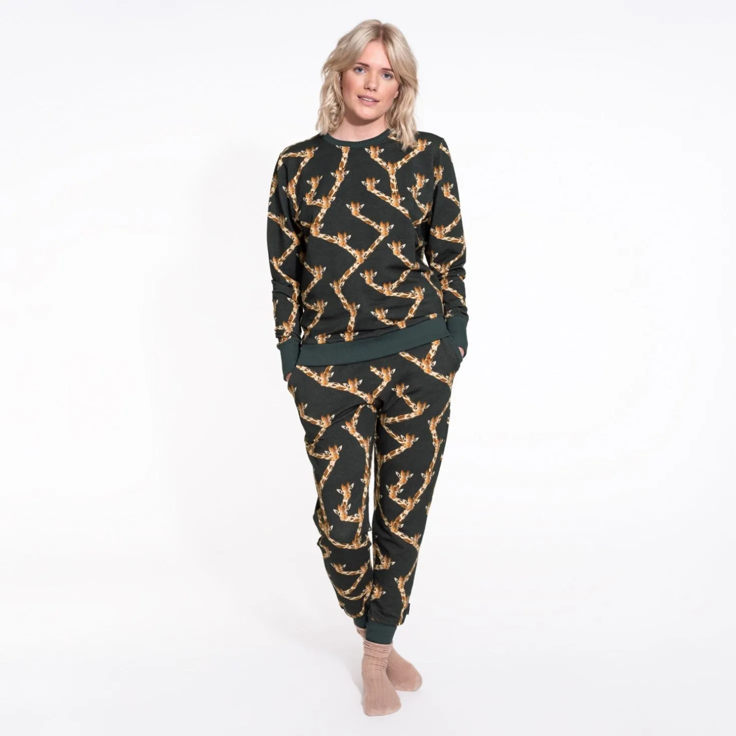 SNURK Giraffe Black Sweater Ladies