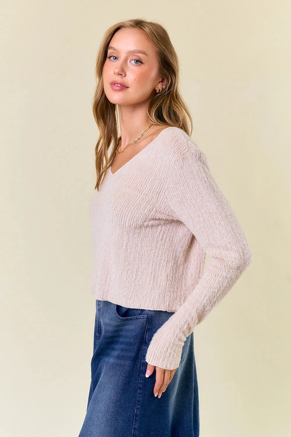 SOFT FUZZY KNIT V-NECK LONG SLEEVE CROPPED TOP