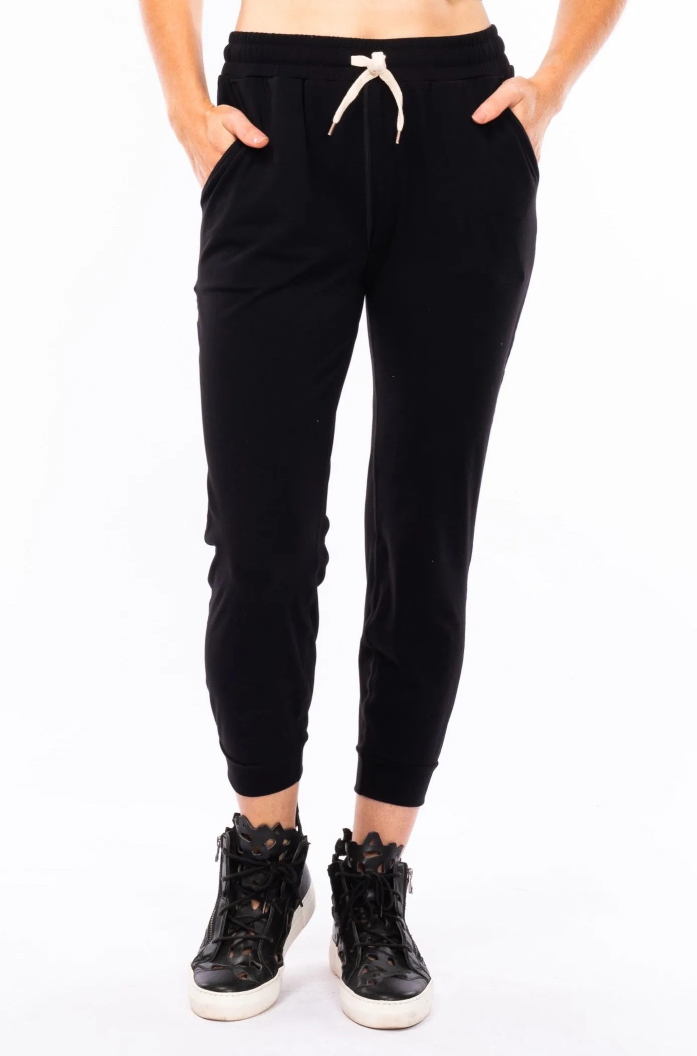 WYN Women's Limitless Jogger - Black